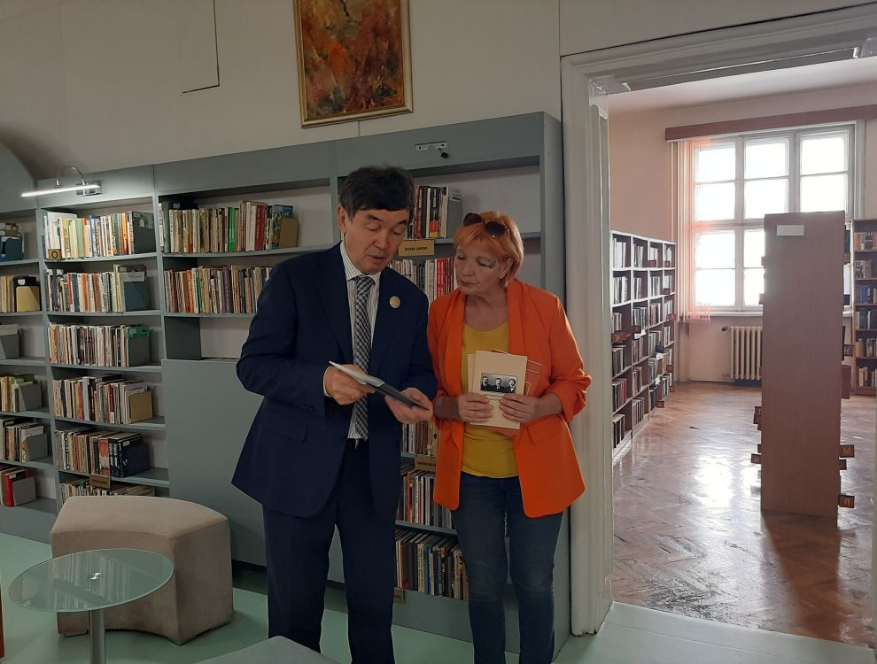 Дарение от посолството на Казахстан в България