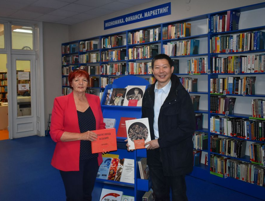 Посолството на Китайската народна република в България с ценно дарение за Столична библиотека