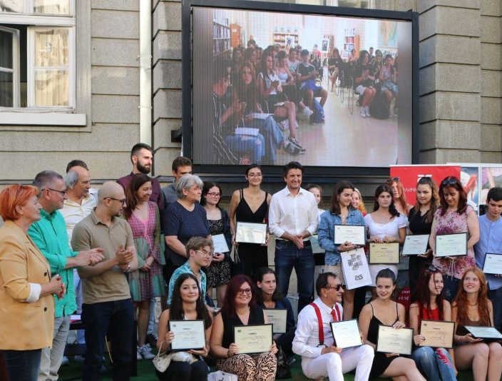 Отборът на НГДЕК е победител в първия Шампионат по поезия на софийските училища „Млада метафора“